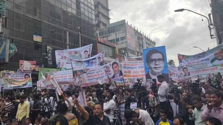 চলছে আ.লীগের আলোচনা সভা, নেতাকর্মীদের ঢল