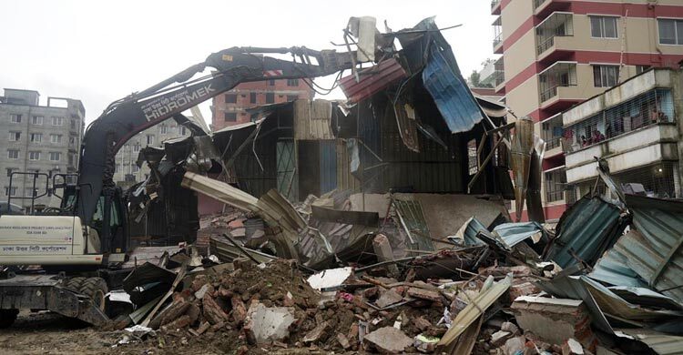 গুঁড়িয়ে দেওয়া হলো সাদিক অ্যাগ্রো