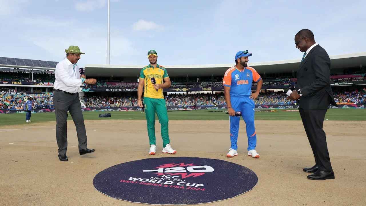 ফাইনালে টস জিতে ব্যাটিংয়ে ভারত