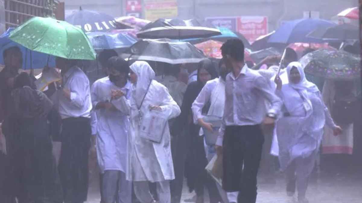 এইচএসসি : বৃষ্টির কারণে পরীক্ষা দেরিতে শুরু হলে সময় বাড়ানোর নির্দেশ