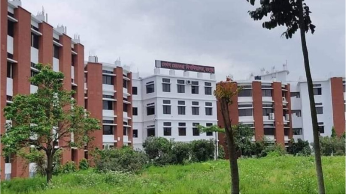 আন্দোলনে শিক্ষক, কর্মকর্তাদের পরিবহন চললেও বন্ধ শিক্ষার্থীদের পরিবহন