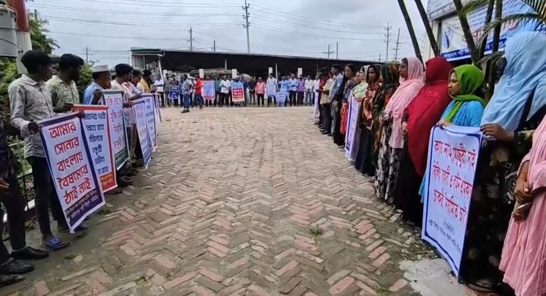 দুই দফা দাবীতে কর্মবিরতিতে ফরিদপুর পল্লী বিদ্যুৎ সমিতির কর্মকর্তা-কর্মচারীরা
