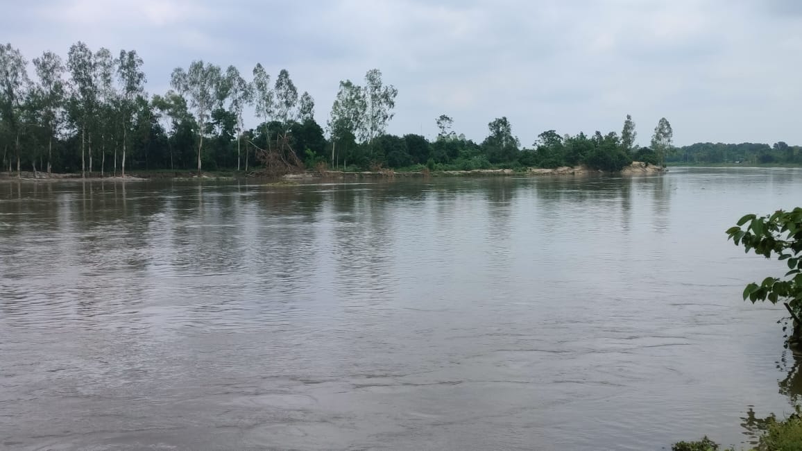 আত্রাই নদীর পানি বিপদসীমার ৪৭ সে.মি. উপর দিয়ে প্রবাহিত