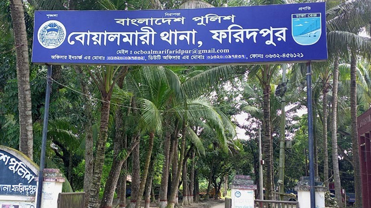 বোয়ালমারীতে বাসের চাপায়  দুই যুবকের মৃত্যু