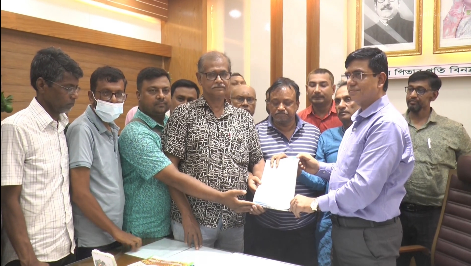 ফরিদপুর মেডিকেল কলেজ হাসপাতালের পরিচালককে অপসারণের দাবি সাংবাদিকদের