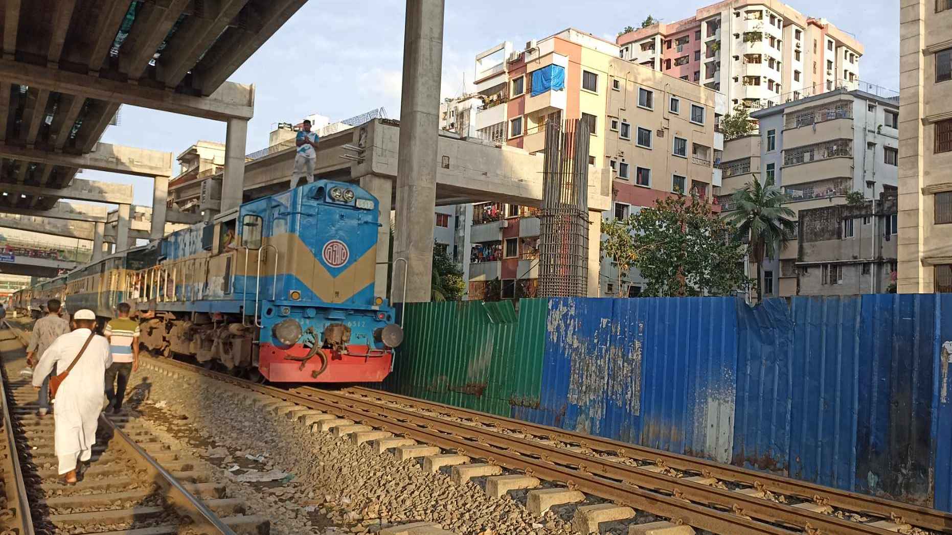 ৬ ঘণ্টা পর ঢাকায় ট্রেন চলাচল শুরু