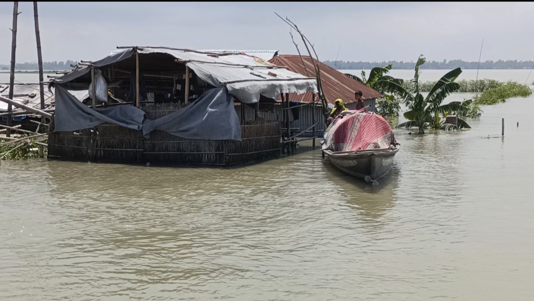 কুড়িগ্রামে ৪ পয়েন্টে বিপৎসীমার ওপর নদীর পানি, দুর্ভোগে দুই লক্ষাধিক মানুষ