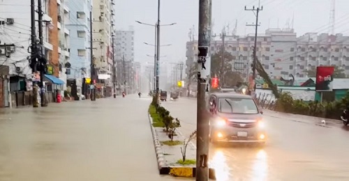 ভারী বর্ষণে কক্সবাজার পানিতে তলিয়ে , পাহাড়ধসে নিহত ২