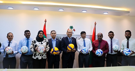 বাংলাদেশ থেকে ক্রীড়া সামগ্রী উপহার দিল মালদ্বীপে