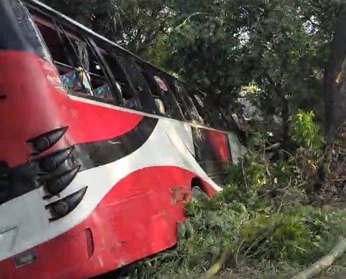 বাগেরহাটে বাসের ধাক্কায় ভারতীয় নাগরিক নিহত, আহত ৫