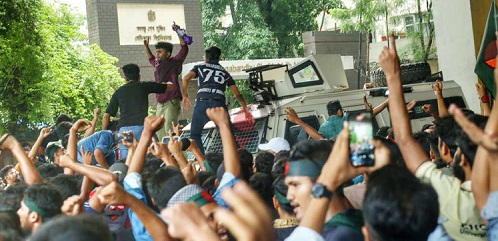 ভাঙচুর-হামলা-মারধর: শিক্ষার্থীদের বিরুদ্ধে পুলিশের মামলা