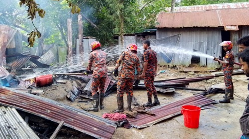 চৌদ্দগ্রামে আগুনে বসতঘর পুড়ে ছাই