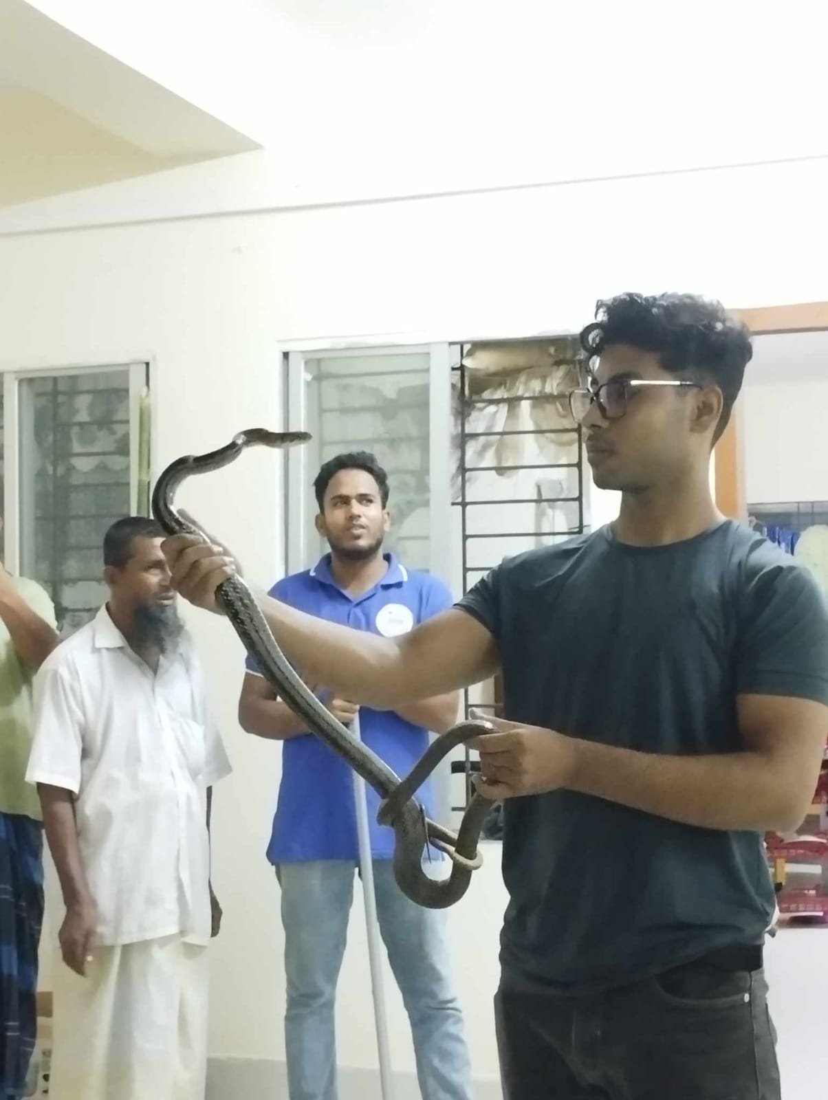 কুবি'র শেখ হাসিনা হলে শিক্ষার্থীদের রুম থেকে সাপ উদ্ধার