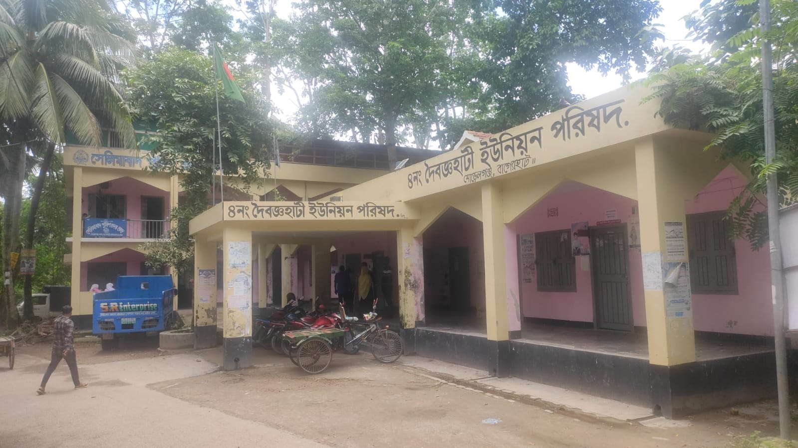 মোরেলগঞ্জে ইউপি চেয়ারম্যানের বিরুদ্ধে নানা অভিযোগ