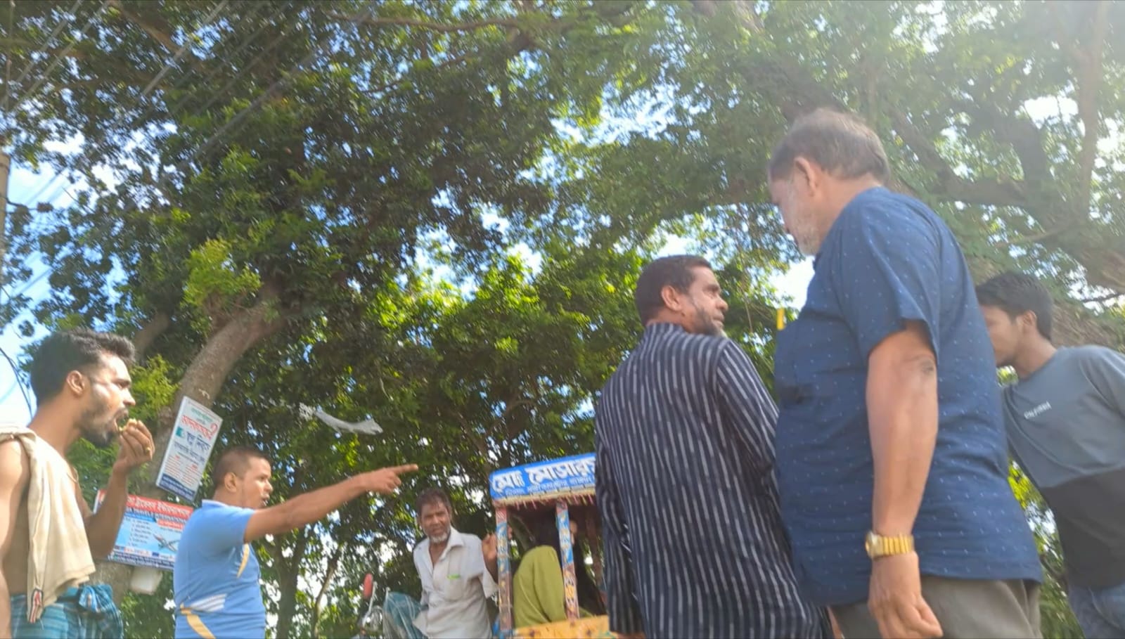 ফরিদপুরে সংবাদ সংগ্রহে গিয়ে হামলার শিকার ৩ সাংবাদিক