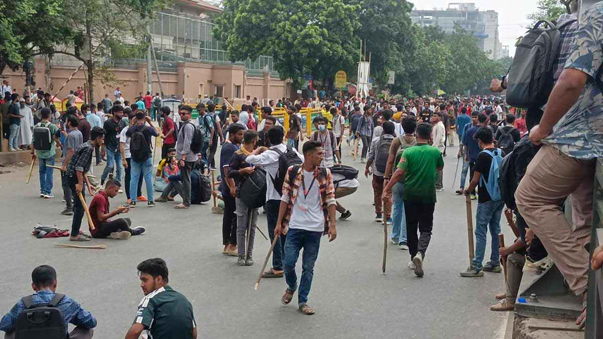 নতুনবাজারে শিক্ষার্থীদের সঙ্গে ছাত্রলীগের সংঘর্ষ