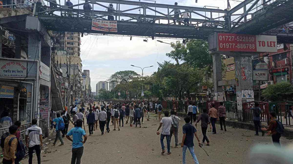 সায়েন্সল্যাবে দফায় দফায় চলছে সংঘর্ষ