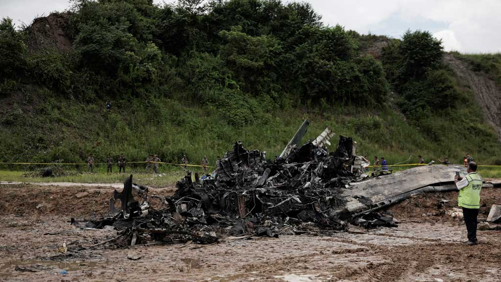 নেপালের ত্রিভুবন বিমানবন্দরে উড়োজাহাজ বিধ্বস্ত হয়ে নিহত ১৮