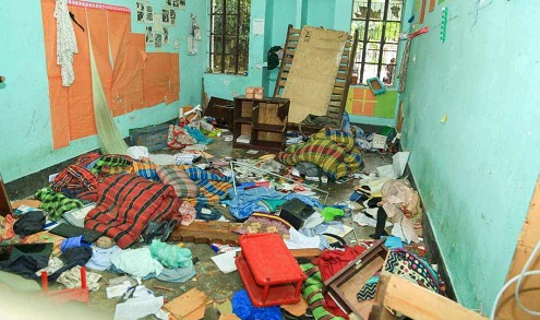 তিতুমীর কলেজ ছাত্রাবাসে দুর্বৃত্তদের ভাঙচুর, বিপাকে শিক্ষার্থীরা