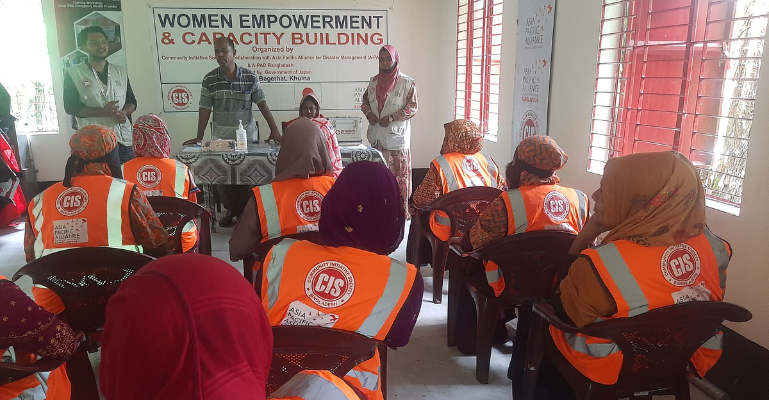 শরণখোলায় নারীর ক্ষমতায়ন ও সক্ষমতা বৃদ্ধির লক্ষ্যে প্রশিক্ষণ