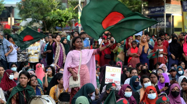 বৃহস্পতিবারের কর্মসূচি ‘রিমেম্বারিং আওয়ার হিরোজ’