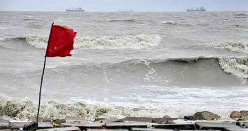 ৩ নম্বর সতর্ক সংকেত, ভারী বৃষ্টির সম্ভাবনা