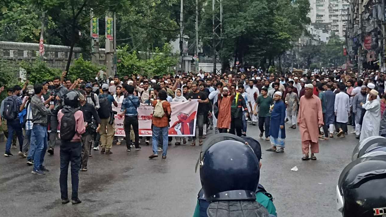 সাইন্সল্যাবে শিক্ষার্থীদের গণমিছিল