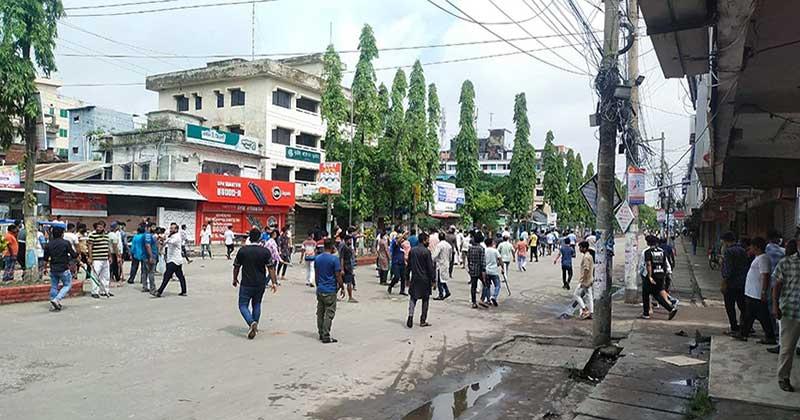 মুন্সীগঞ্জে আন্দোলনকারীদের সঙ্গে আ. লীগের সংঘর্ষে নিহত ২, আহত অন্তত ২০