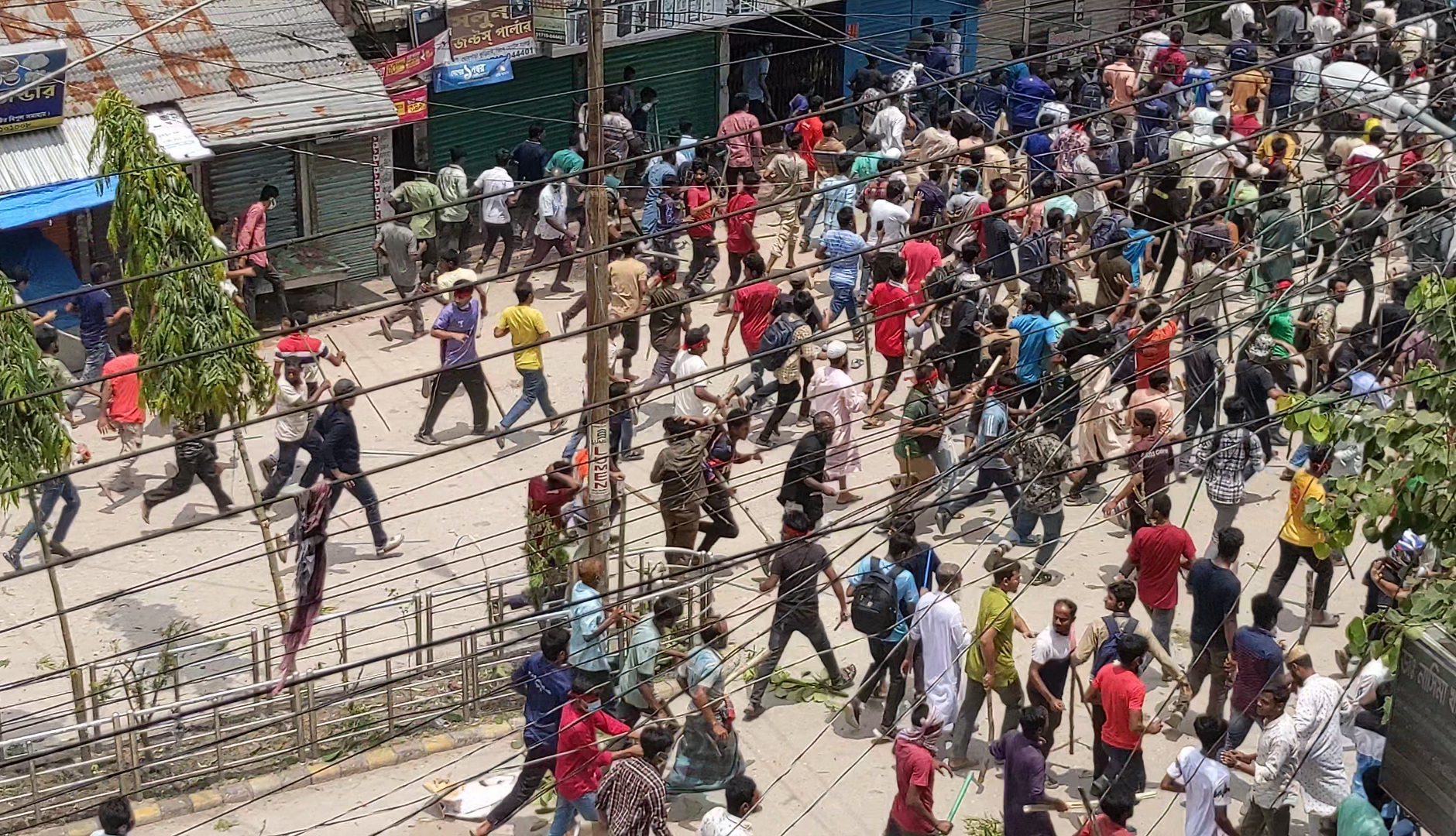সংঘর্ষ রণক্ষেত্র কুড়িগ্রাম: জেলা আ'লীগ সভাপতি ও সাধারণ সম্পাদকসহ আহত ২৫