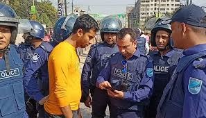 মোড়ে মোড়ে চেকপোস্ট-তল্লাশি-জিজ্ঞাসাবাদ