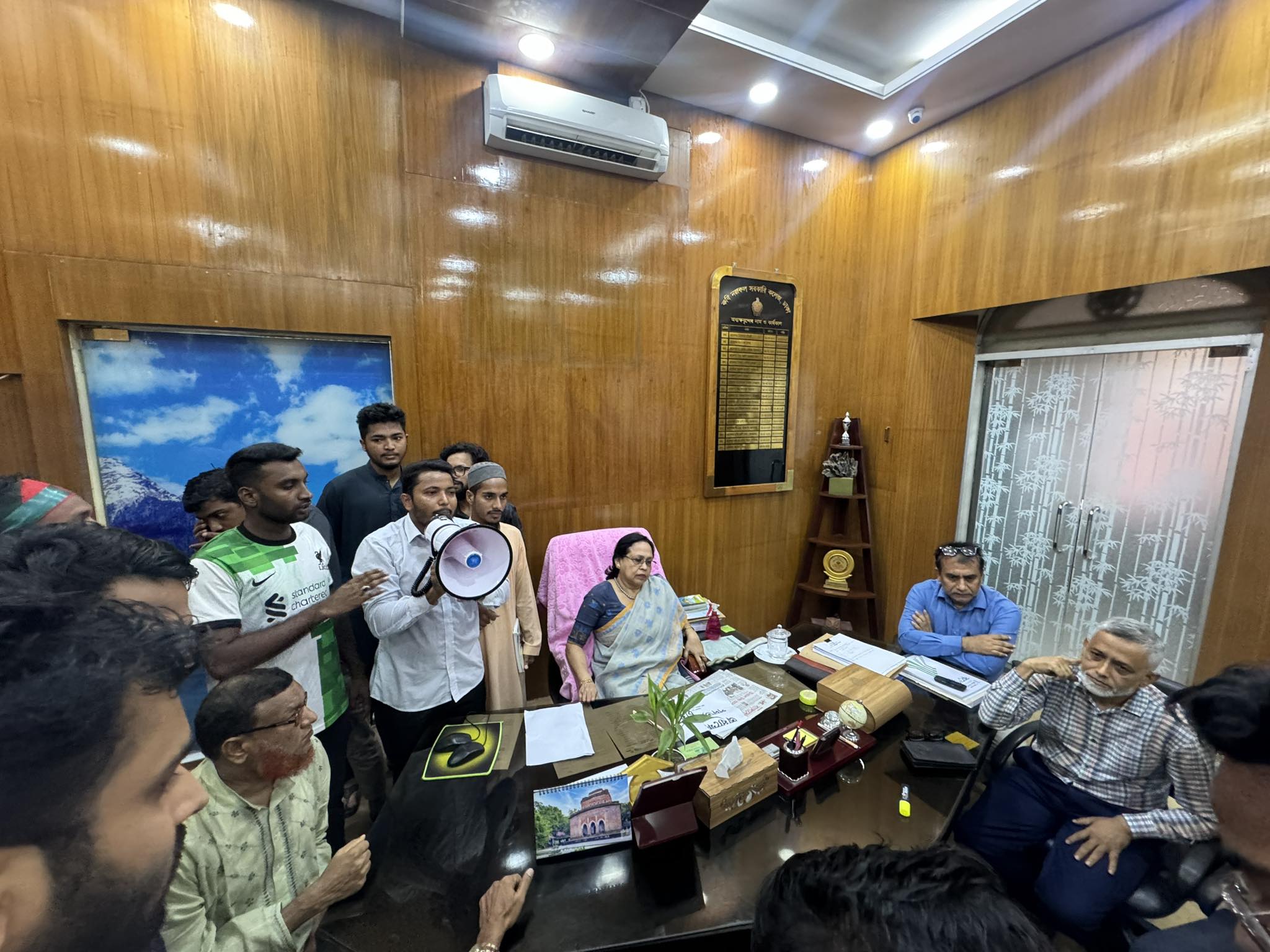 পদত্যাগ করলেন কবি নজরুল কলেজের অধ্যক্ষ