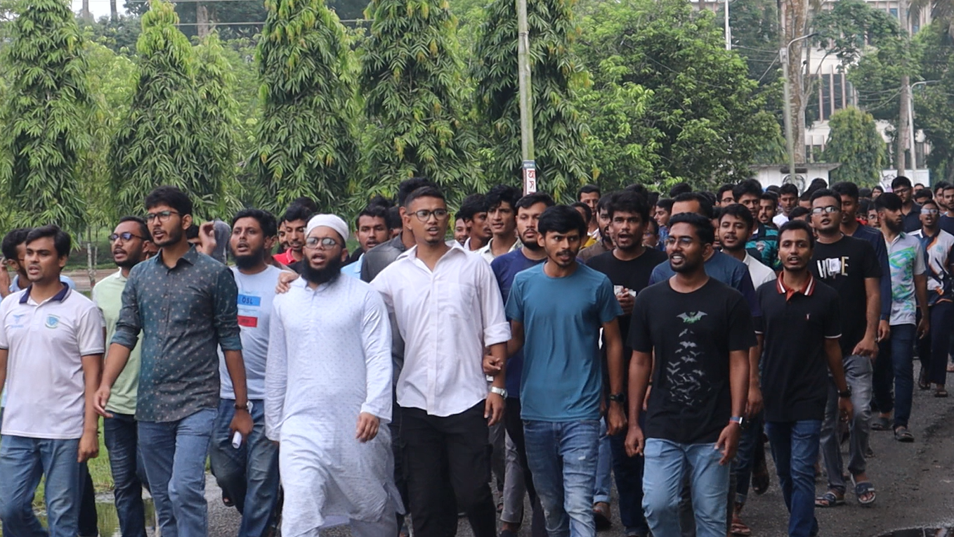 ক্যাম্পাসে রাজনীতি বন্ধে বাকৃবি শিক্ষার্থীদের বিক্ষোভ ও স্পষ্ট বিবৃতি