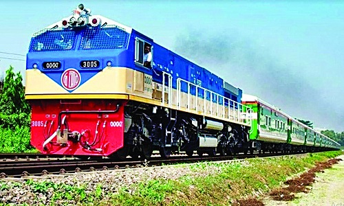২৮ দিন বন্ধ থাকার পর আন্তঃনগর ট্রেন চলাচল শুরু
