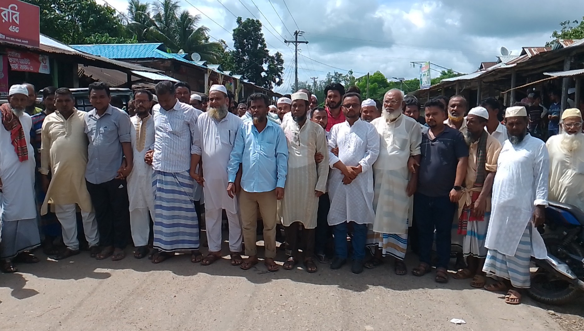 নোয়াখালীতে আওয়ামীলীগের শোক দিবসে বিএনপির আনন্দ মিছিল ও ভোজন