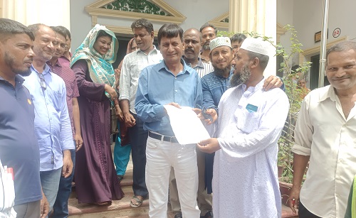 দিনাজপুর পৌরসভার মাস্টাররোলের কর্মচারীদের বেতনবৈষম্য দূরীকরণ ও বৃদ্ধির দাবিতে স্মারকলিপি