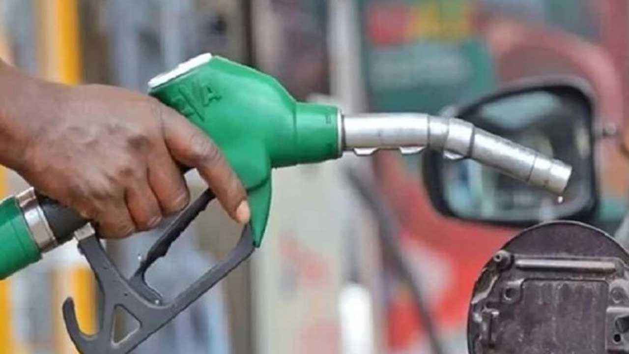 কমল জ্বালানি তেলের দাম, রাত থেকে কার্যকর