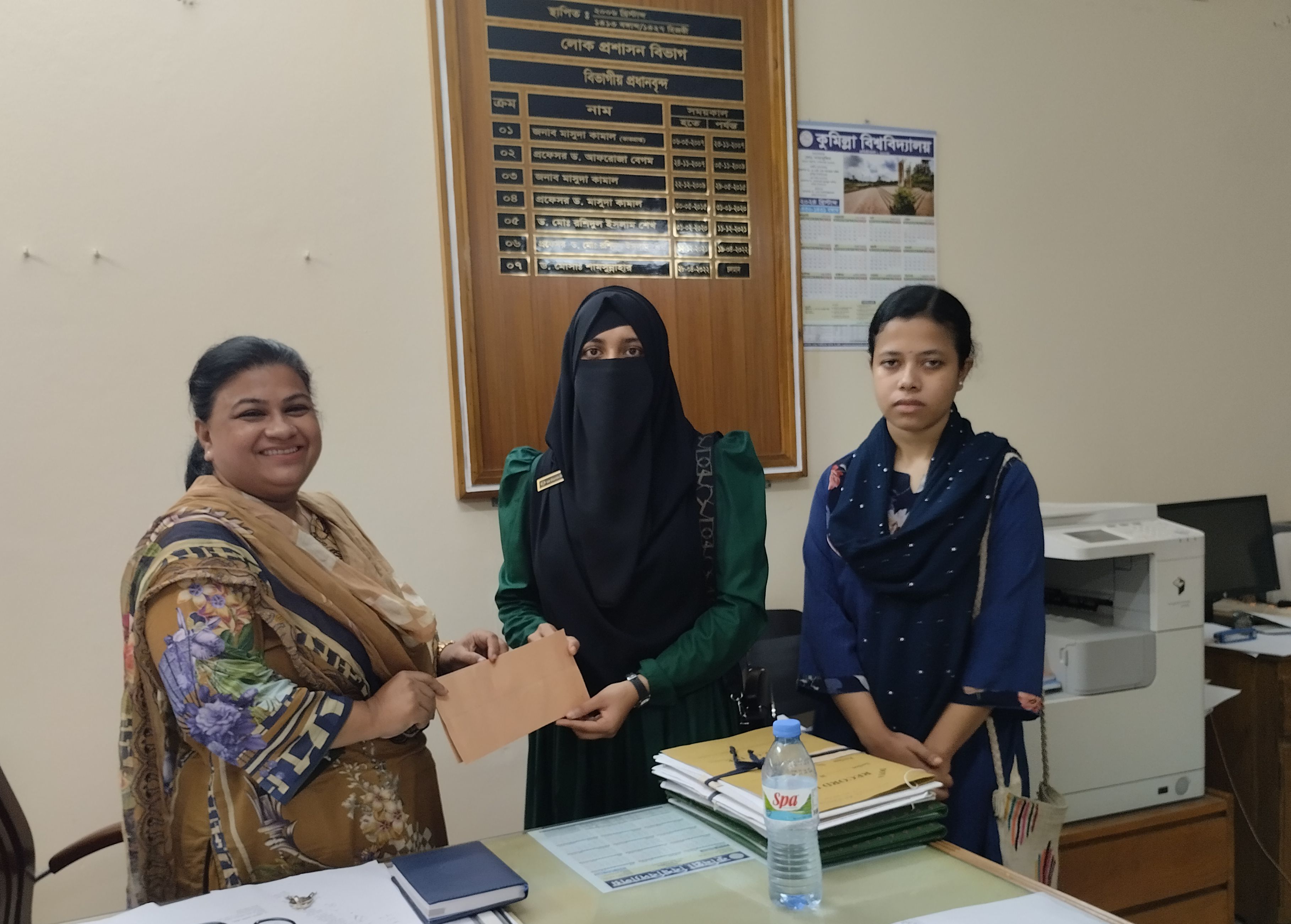 বন্যা কবলিত শিক্ষার্থীদের পাশে কুবি'র লিও ক্লাব