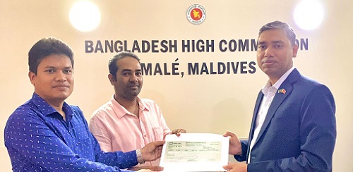 মালদ্বীপে বাংলা প্রেসক্লাব বন্যার্তদের জন্য আর্থিক অনুদান