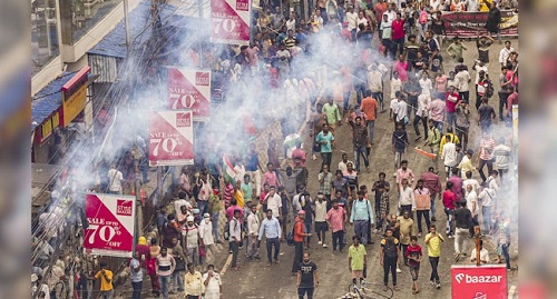 মনিপুরে শিক্ষার্থীদের বিক্ষোভে পালালেন গভর্নর