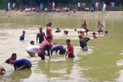 ভুলুয়া নদীর অবৈধ বাঁধ অপসারণে নামলো জনগণ