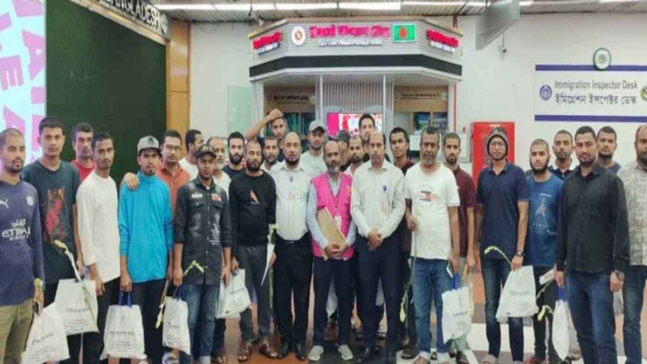 দেশে ফিরলেন আমিরাতে ক্ষমা পাওয়া আরও ২৬ বাংলাদেশি
