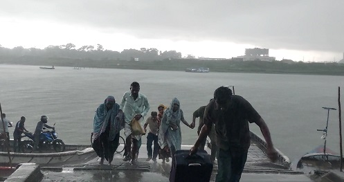 মোংলা বন্দরে ৩নম্বর সংকেত, সারবাহী জাহাজের কাজ বন্ধ