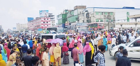 টঙ্গীতে পোশাক শ্রমিকদের বিক্ষোভ, সড়ক অবরোধ