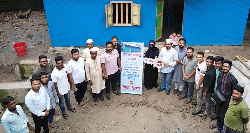 চৌদ্দগ্রামে বন্যায় ক্ষতিগ্রস্ত পরিবারের মাঝে ‘নতুন ঘর’ হস্তান্তর