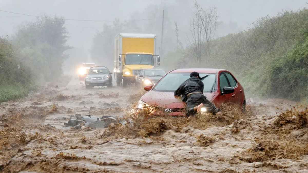ঘূর্ণিঝড় হেলেনে লণ্ডভণ্ড যুক্তরাষ্ট্রের দক্ষিণ-পূর্বাঞ্চল, নিহত ৪৬
