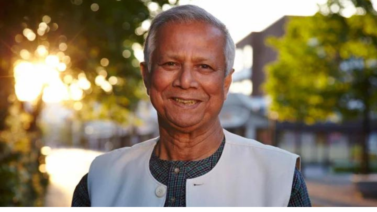 দেশে ফিরেছেন ড. ইউনূস