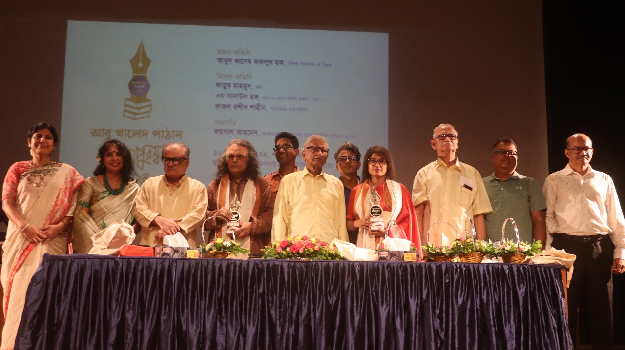 আবু খালেদ পাঠান সাহিত্য পুরস্কার পেলেন কফিল আহমেদ, আফরোজা সোমা