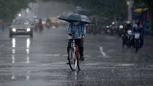 রাজধানীতে ভোর থেকে থেমে থেমে বজ্রসহ বৃষ্টি