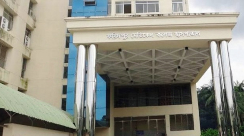 ফরিদপুরে  অ্যালকোহল পানে প্রাণ গেলো কিশোরীর