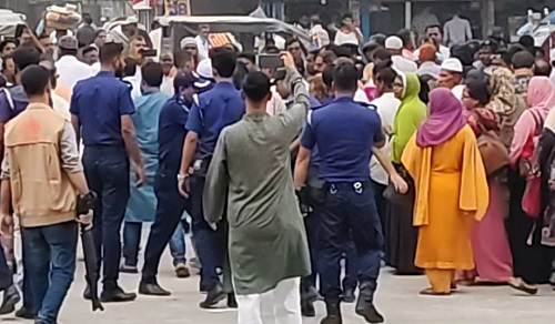 ফরিদপুরে পুলিশি বাধায় মানববন্ধন করতে পারেনি ইউপি চেয়ারম্যান ও মেম্বাররা